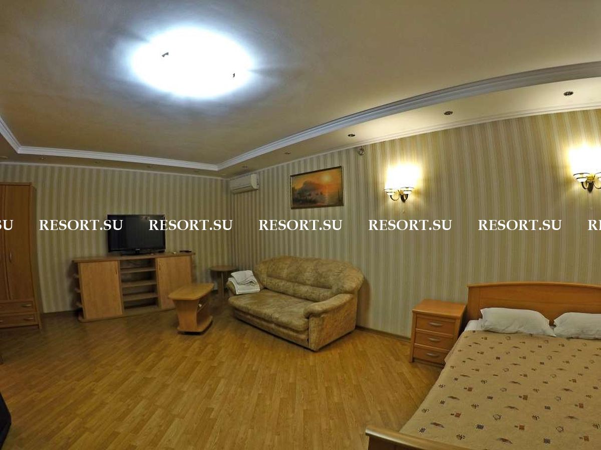 Продажа 3-этажного частного дома в Ялте на Набережной